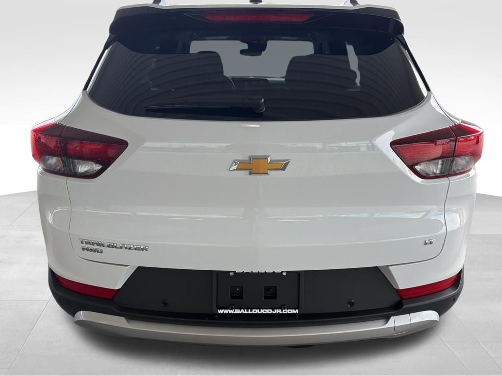 Used 2025 Chevrolet TrailBlazer LT w/ Driver Confidence Package image 4