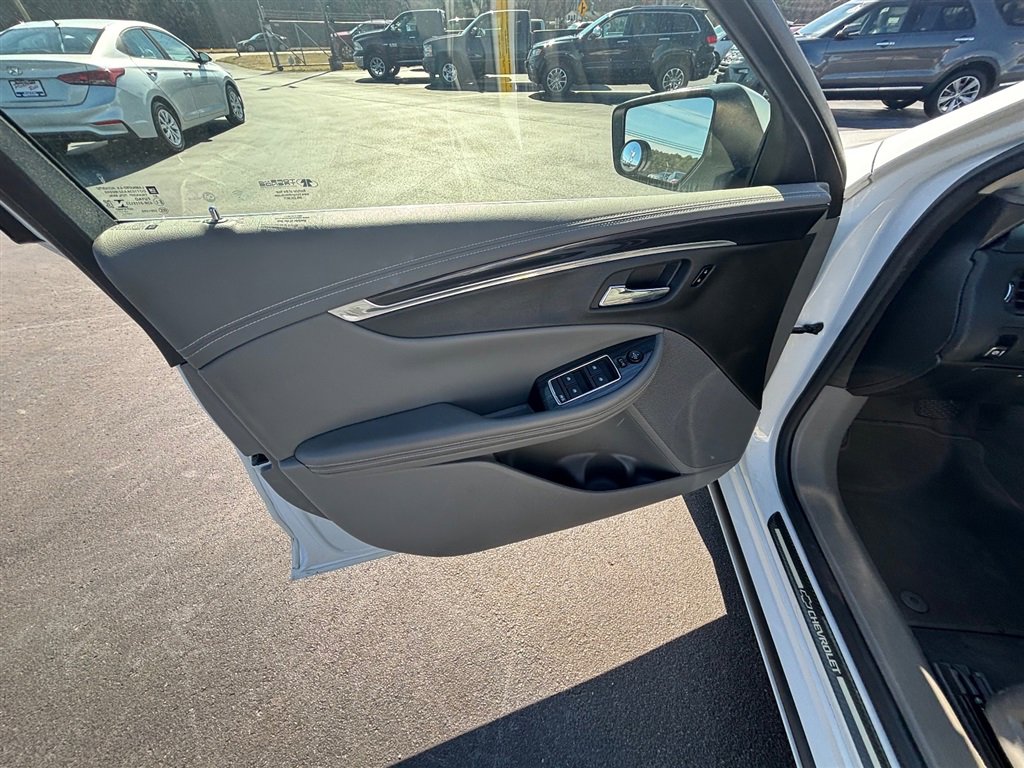 Used 2018 Chevrolet Impala LT FWD image 12