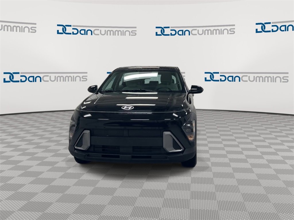 Used 2024 Hyundai Kona SE image 3