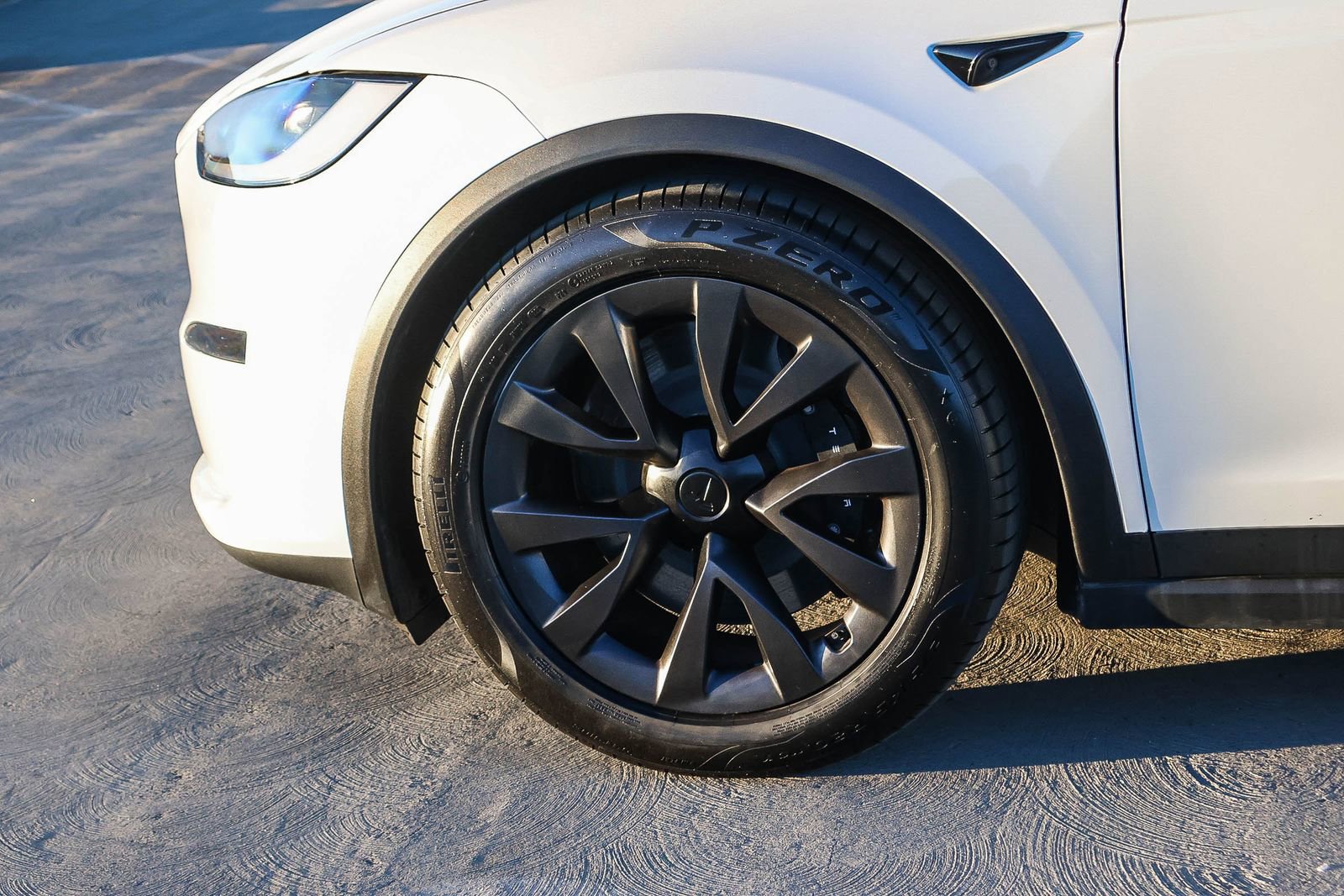 Used 2023 Tesla Model X image 9