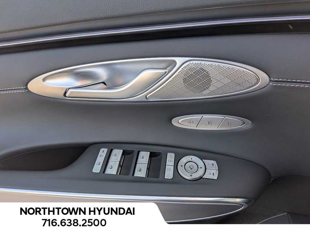 Used 2026 Genesis GV70 2.5T Select image 32