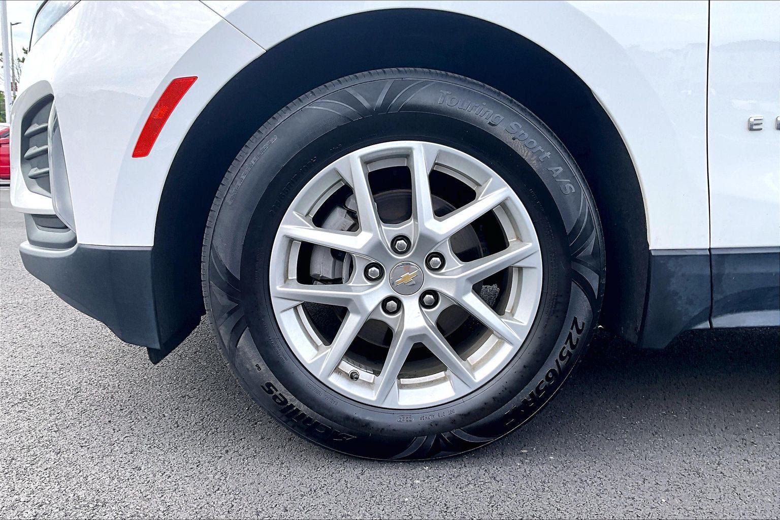 Used 2023 Chevrolet Equinox LT FWD image 9