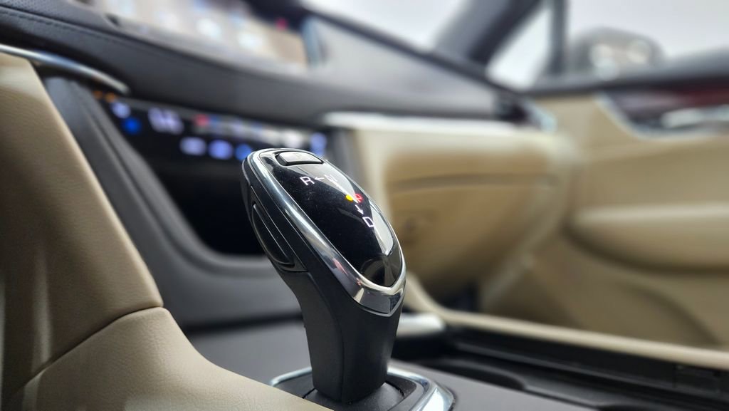 Used 2019 Cadillac XT5 Premium Luxury w/ Driver Assist Package image 30