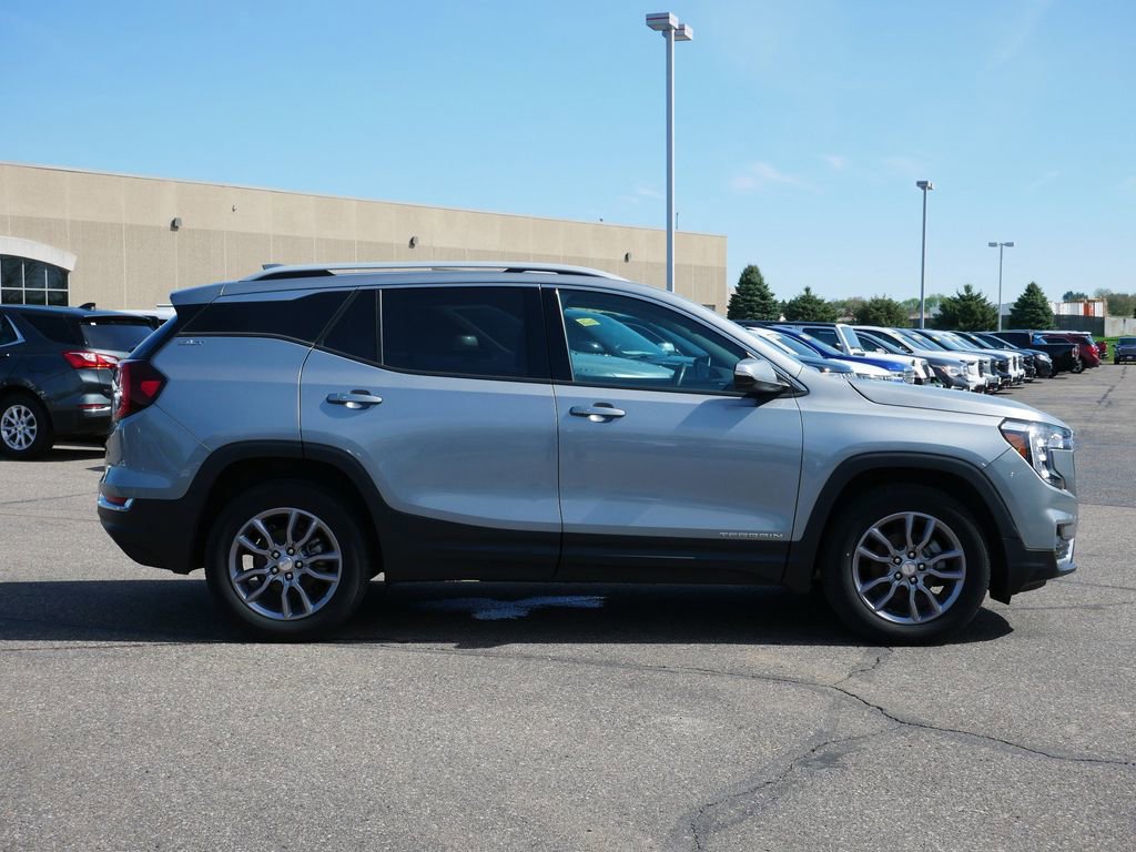 Used 2023 GMC Terrain SLT AWD/4WD image 11