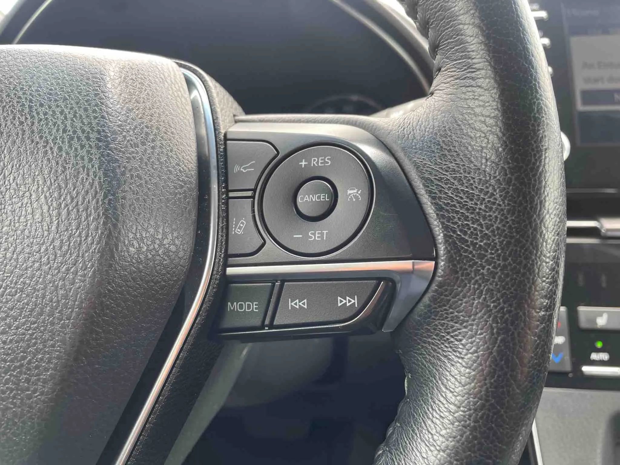 Used 2019 Toyota Avalon XLE image 33