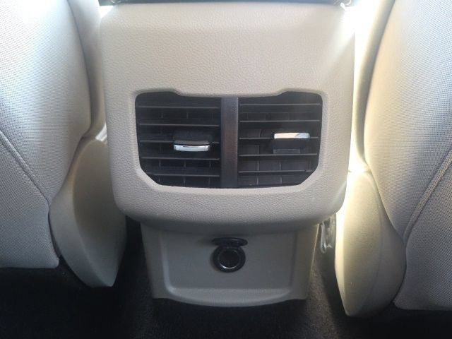 Used 2020 Ford Fusion SE FWD image 16