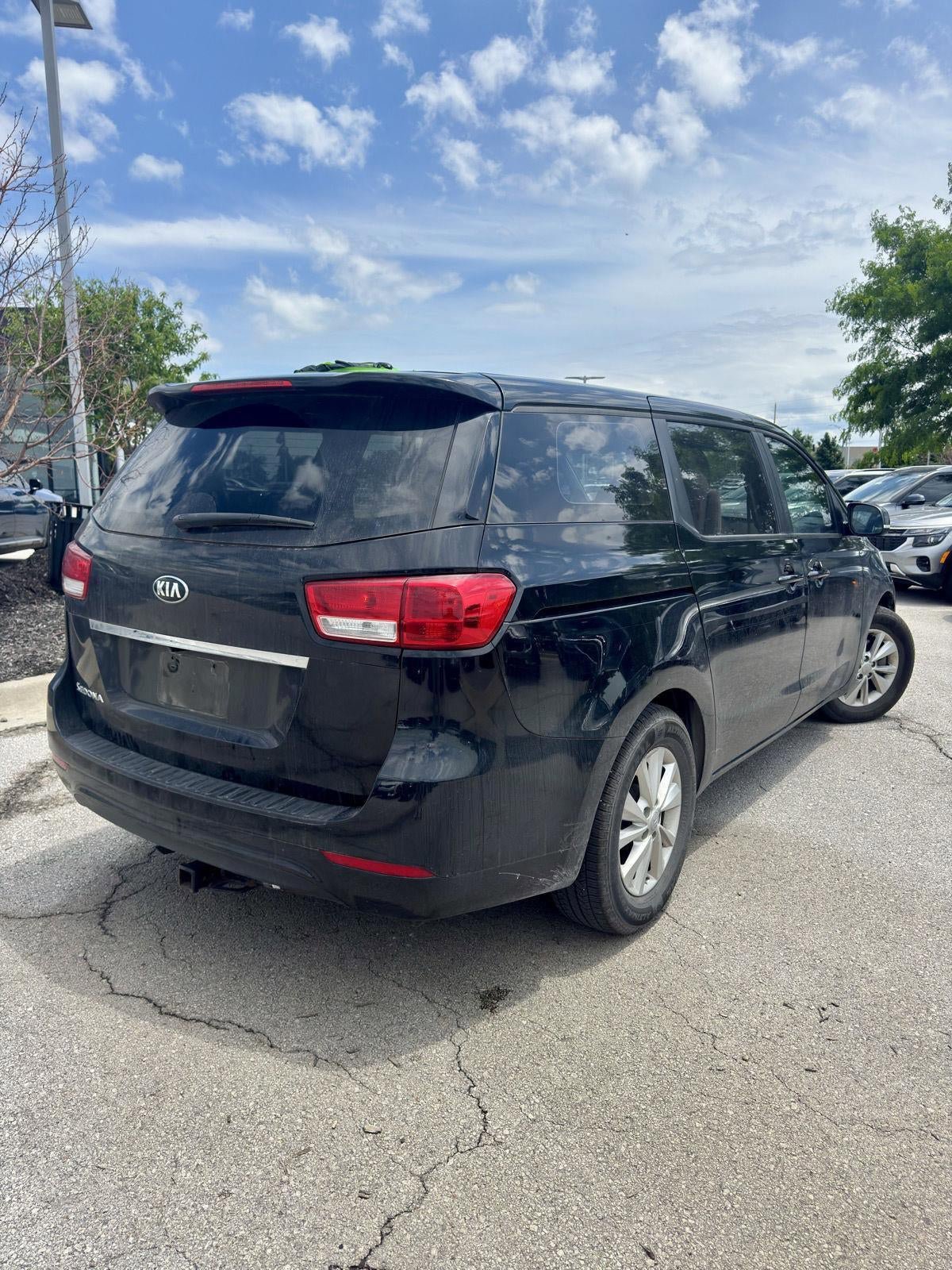 Used 2017 Kia Sedona L FWD image 5