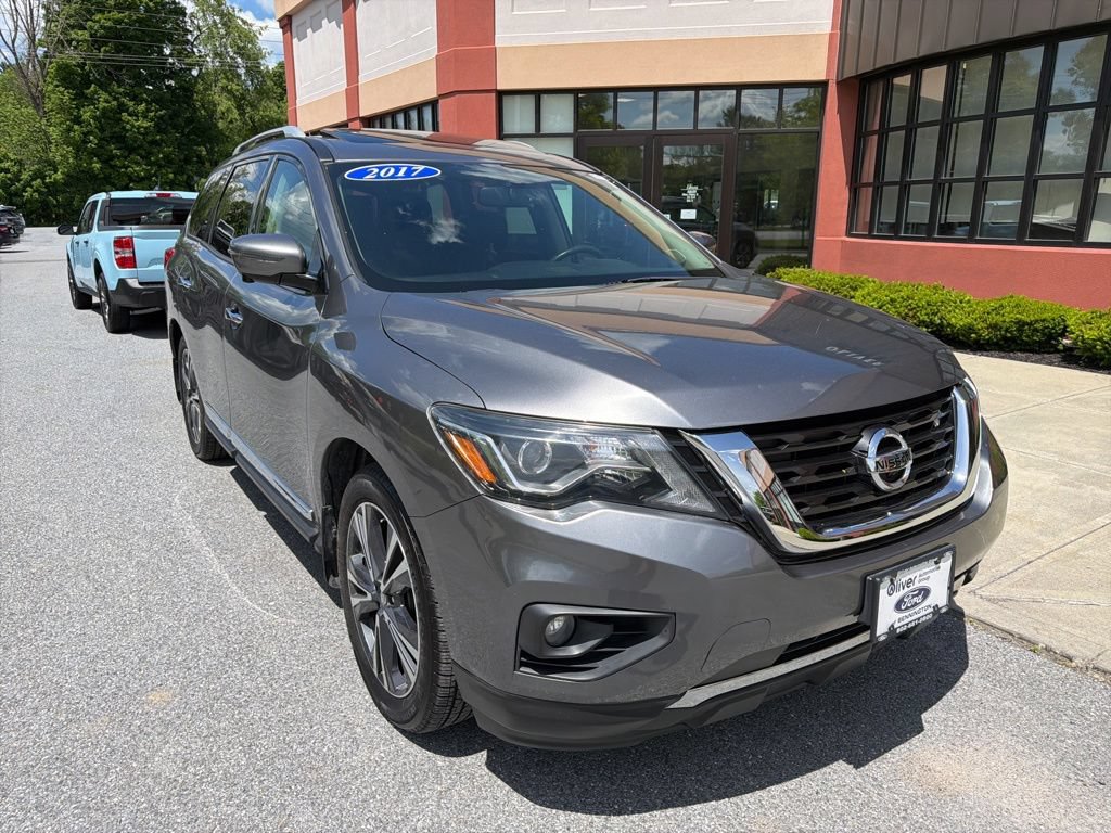 Used 2017 Nissan Pathfinder Platinum w/ Family Entertainment Package AWD/4WD image 9