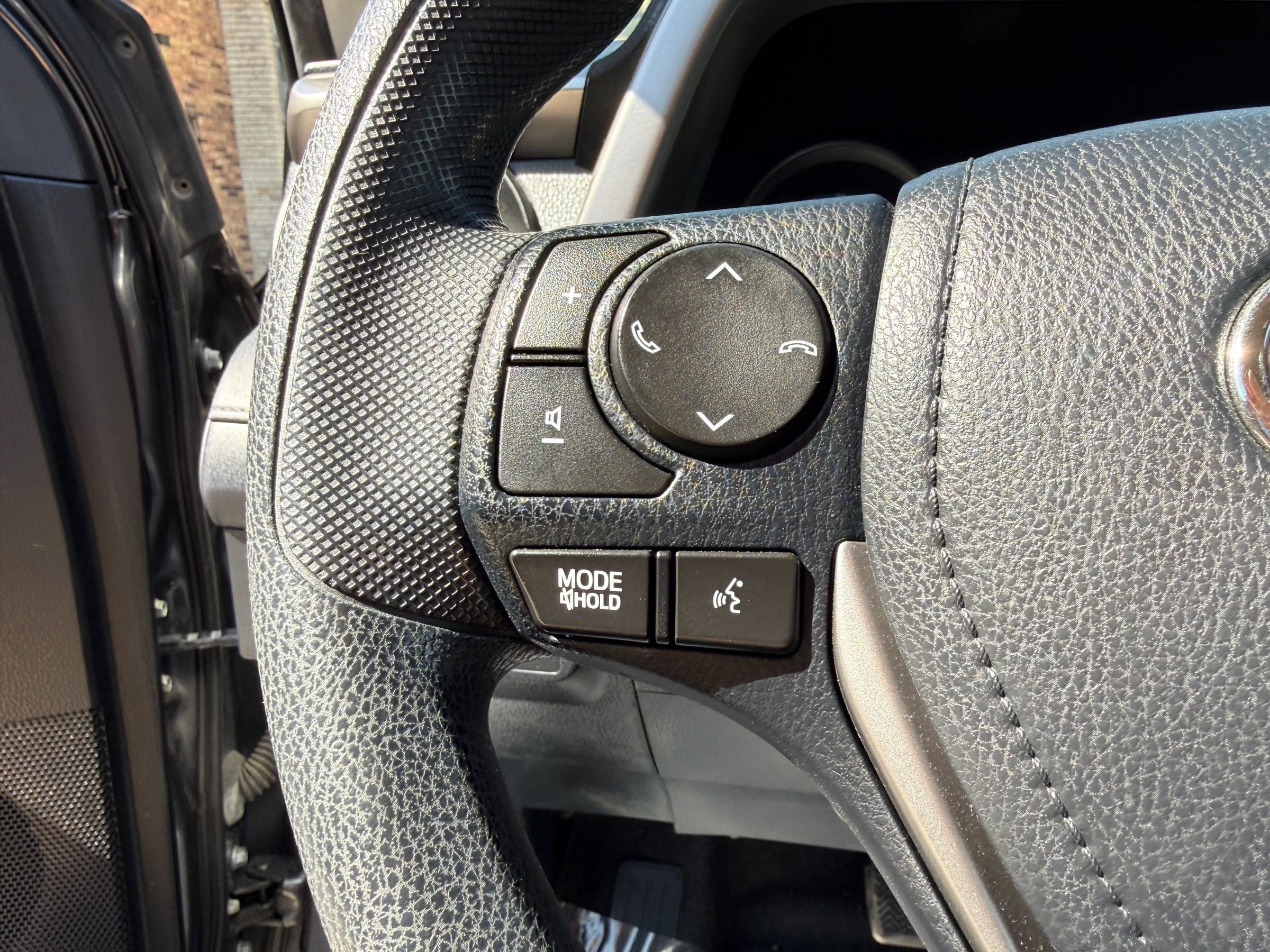 Used 2018 Toyota RAV4 LE image 20