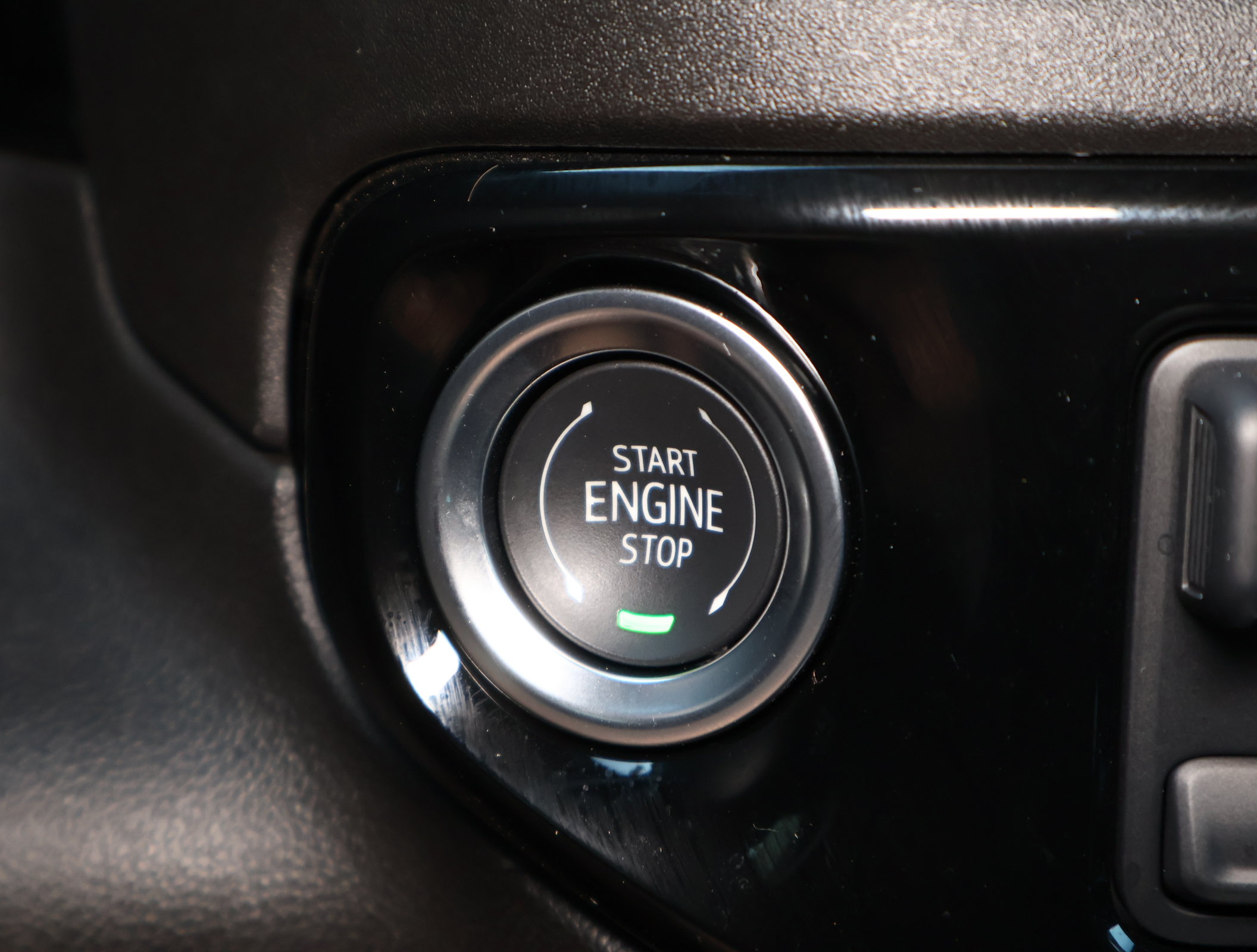 Used 2025 Chevrolet Silverado 1500 LTZ AWD/4WD image 19