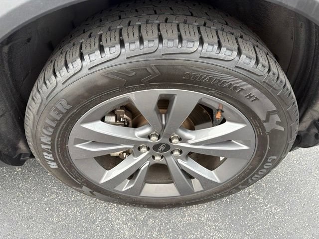 Used 2021 Ford Explorer XLT w/ Equipment Group 202A AWD/4WD image 14