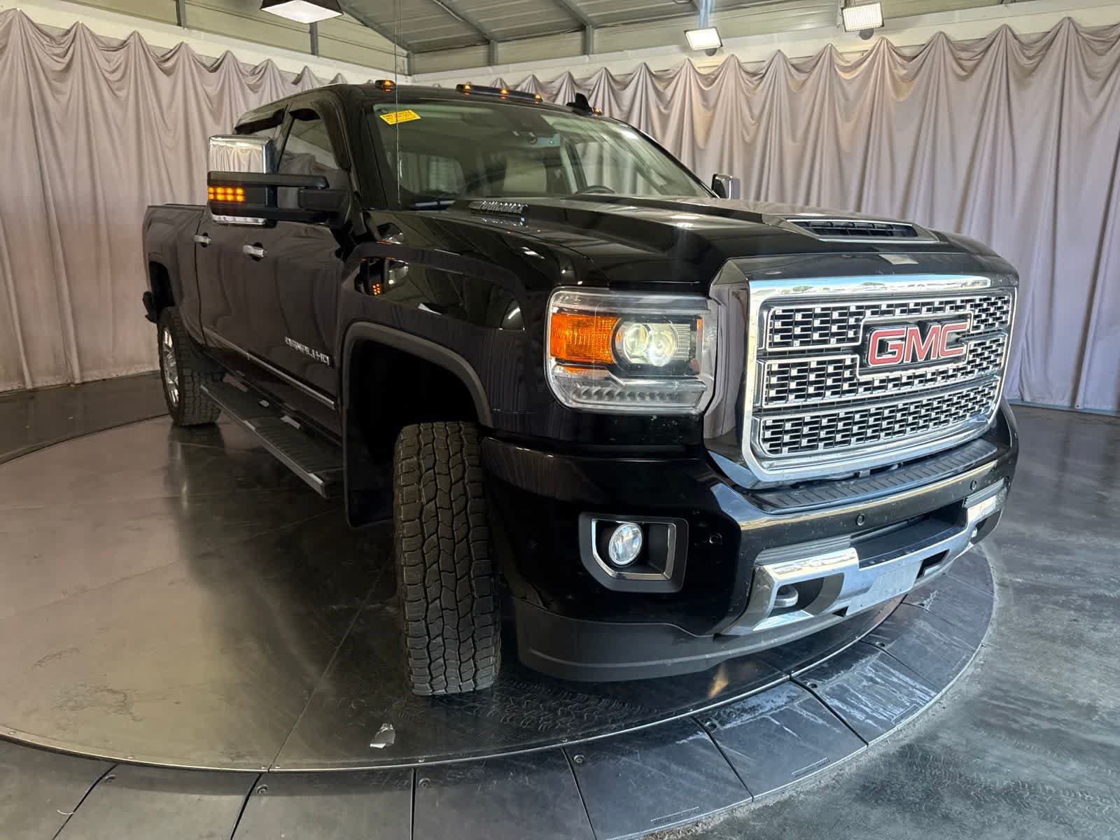 Used 2018 GMC Sierra 2500 Denali w/ Duramax Plus Package AWD/4WD image 3