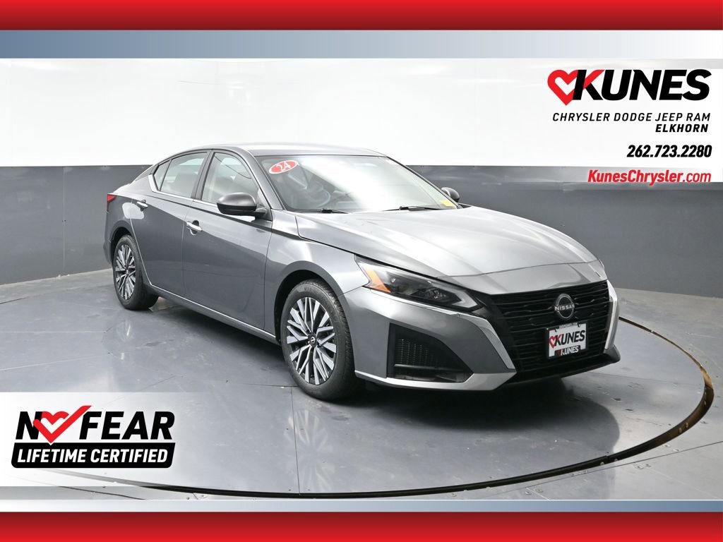 Used 2024 Nissan Altima 2.5 SV image 1