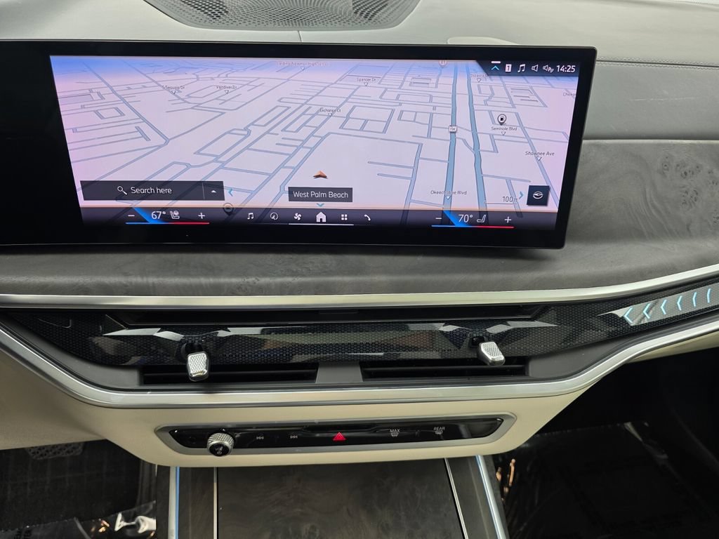 Certified 2024 BMW X7 xDrive40i w/ Premium Package AWD/4WD image 25