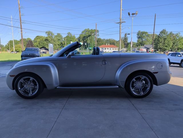 Used 2004 Chevrolet SSR w/ Preferred Equipment Group RWD image 5
