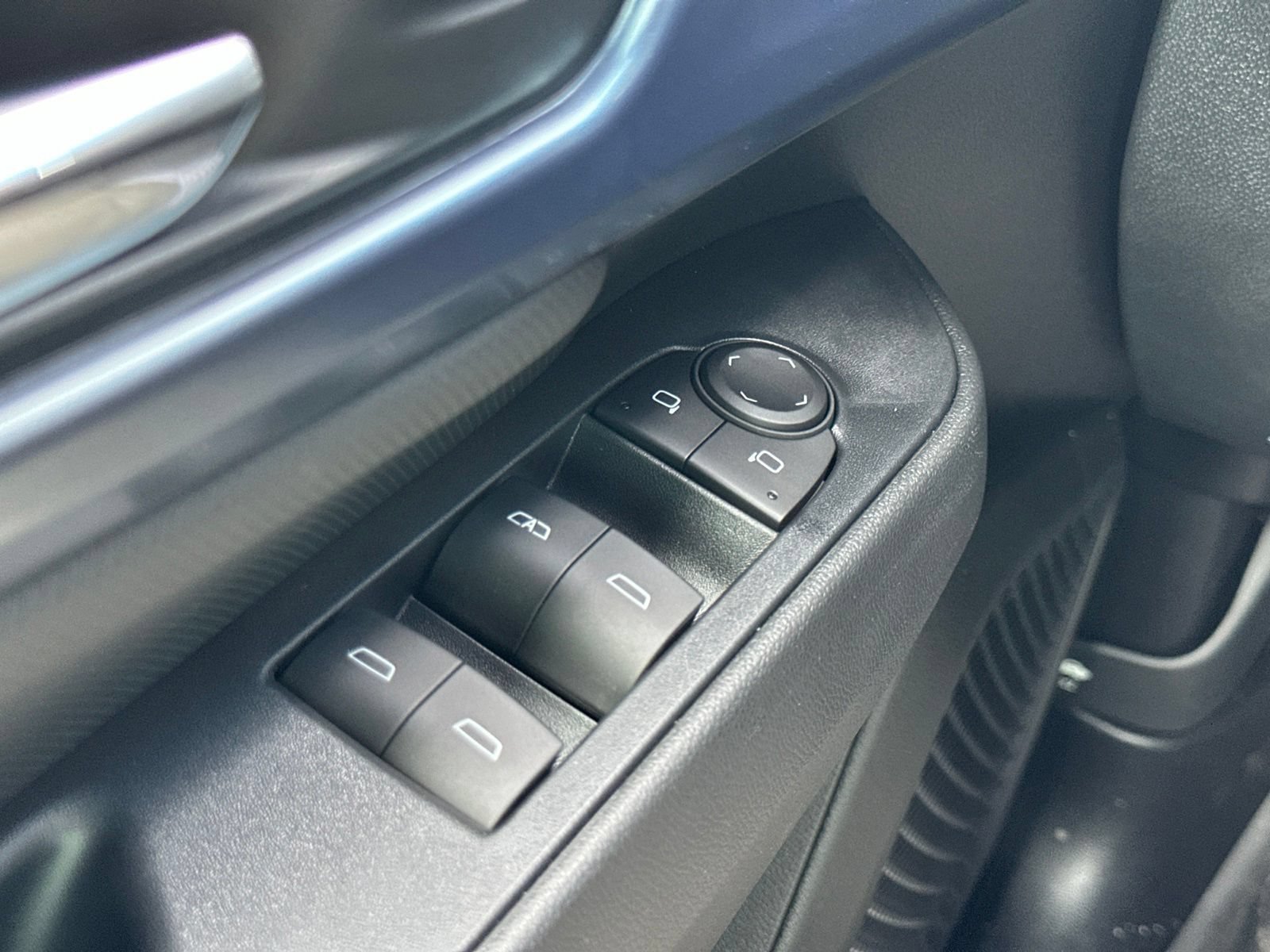 New 2026 Chevrolet Equinox EV LT FWD image 35