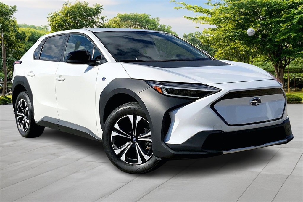 Used 2023 Subaru Solterra AWD image 3