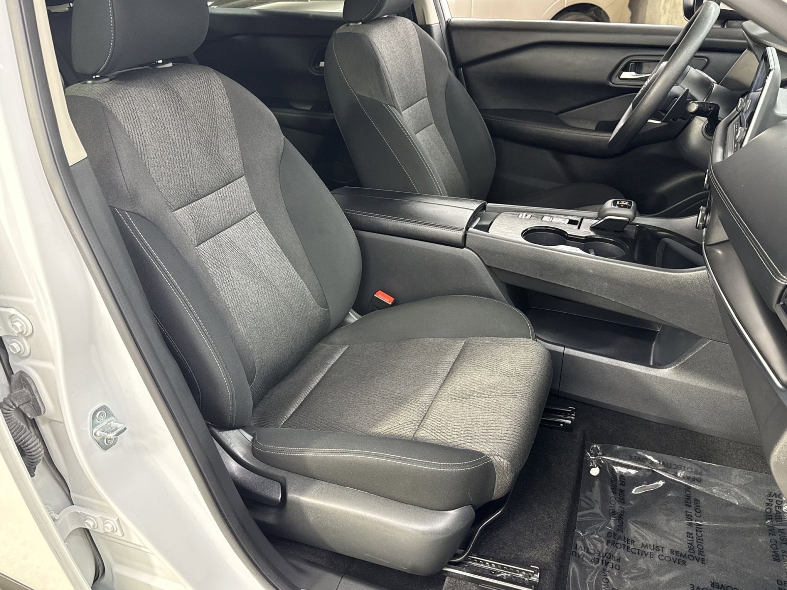 Used 2024 Nissan Rogue SV image 31