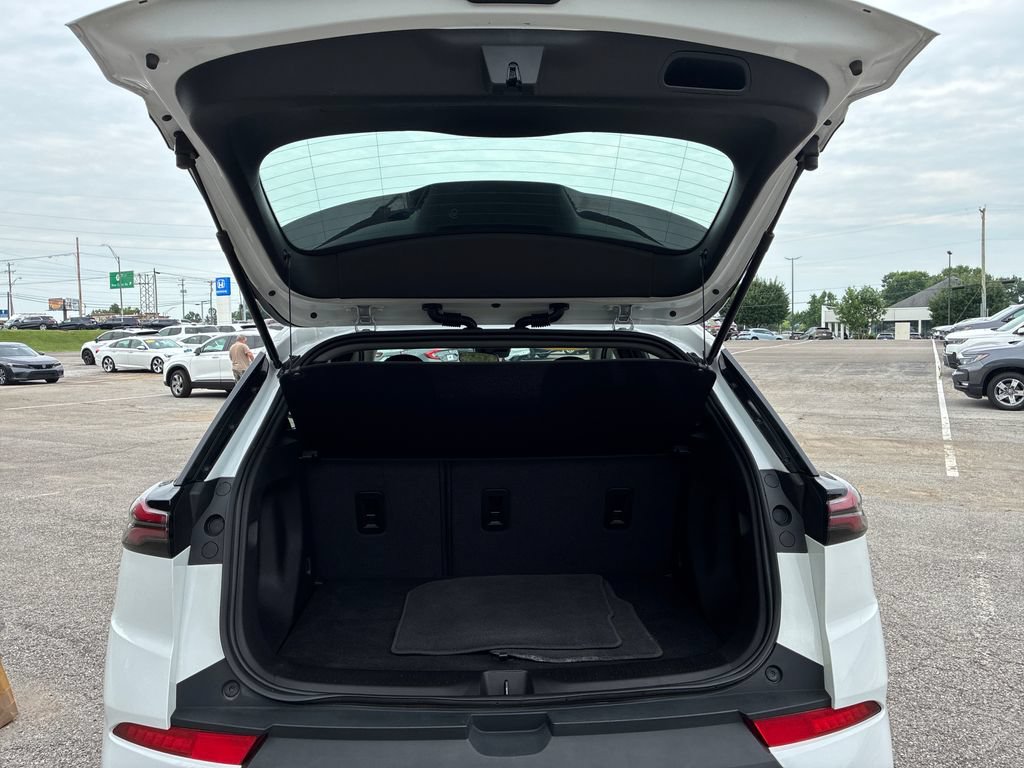 Used 2022 Chevrolet Bolt EUV LT w/ Comfort Package FWD image 19