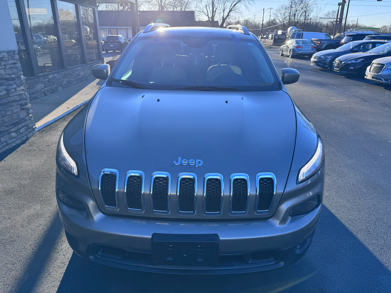 Used 2016 Jeep Cherokee Latitude w/ Comfort/Convenience Group image 9
