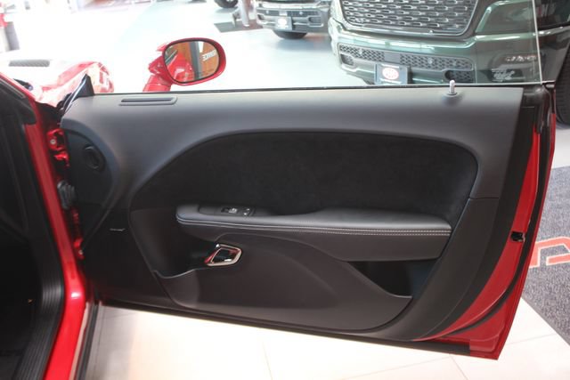 Used 2016 Dodge Challenger SRT Hellcat RWD image 26