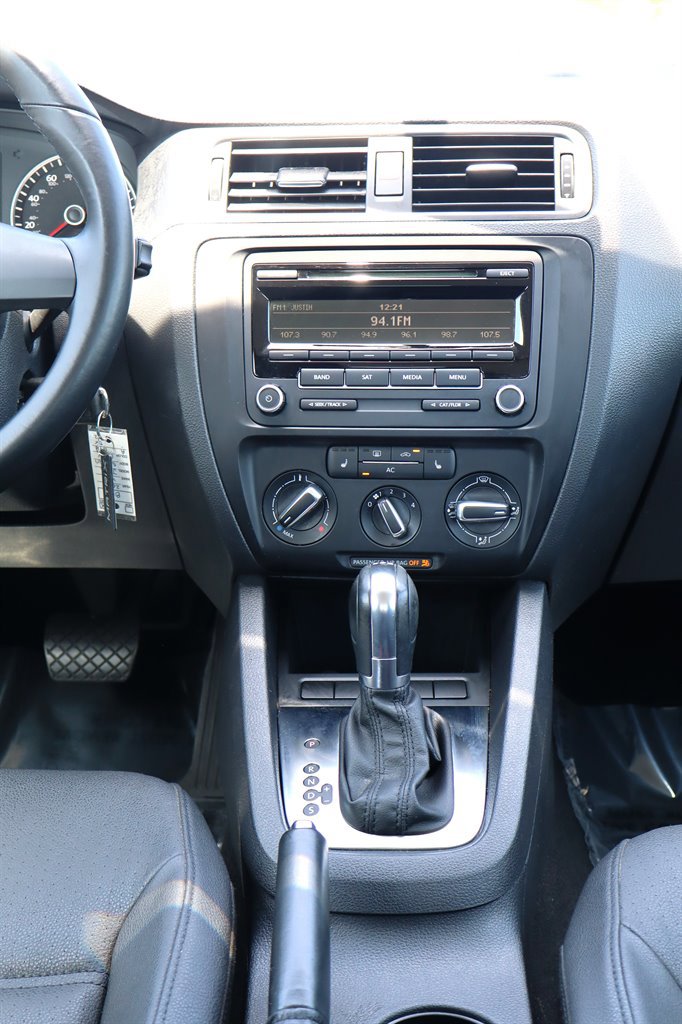 Used 2012 Volkswagen Jetta TDI FWD image 12