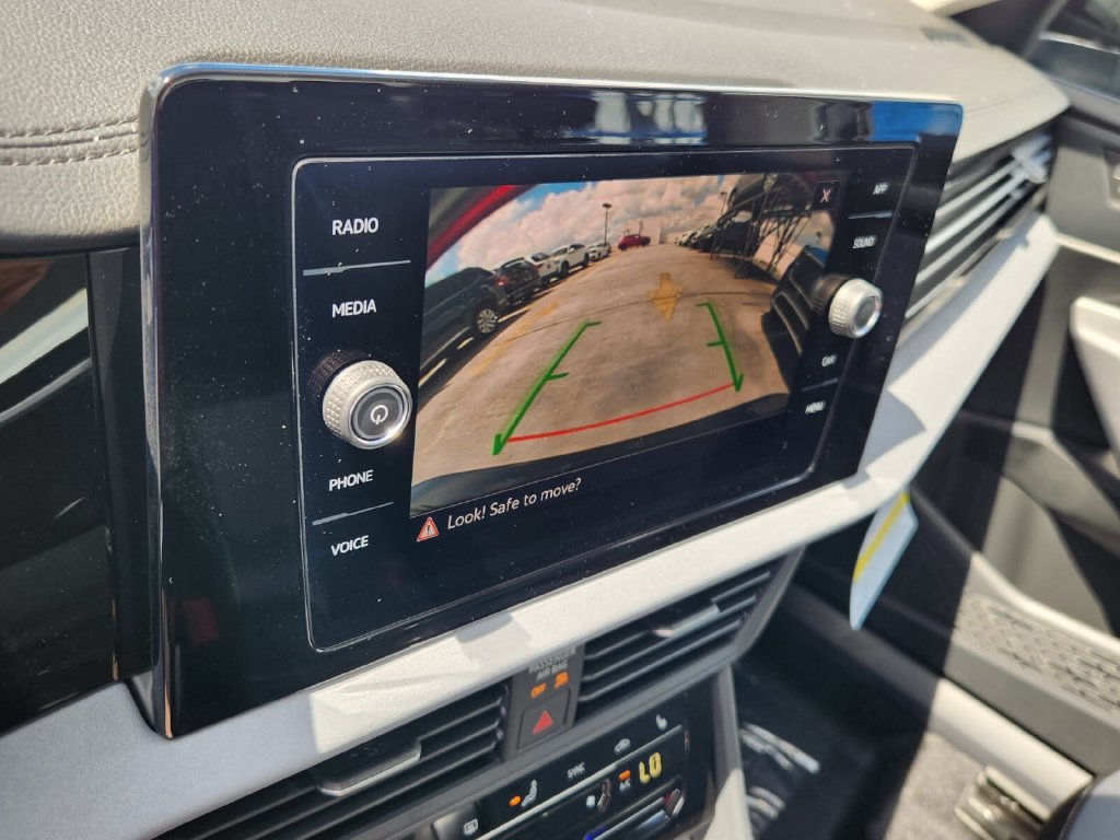 New 2027 Volkswagen Jetta SE FWD image 10