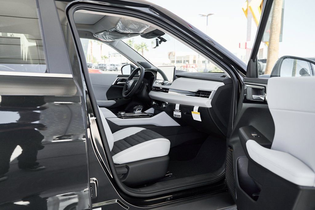 Used 2025 Mitsubishi Outlander SE FWD image 12