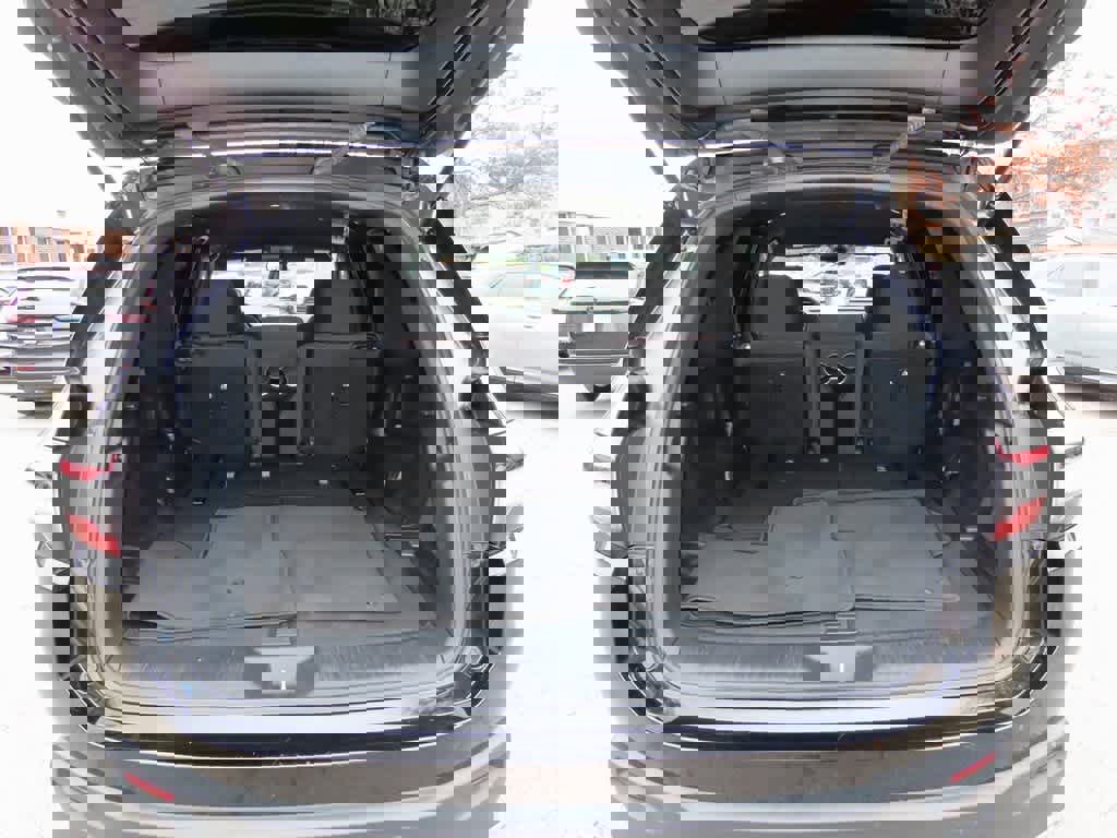 Used 2023 Honda Pilot Sport image 12