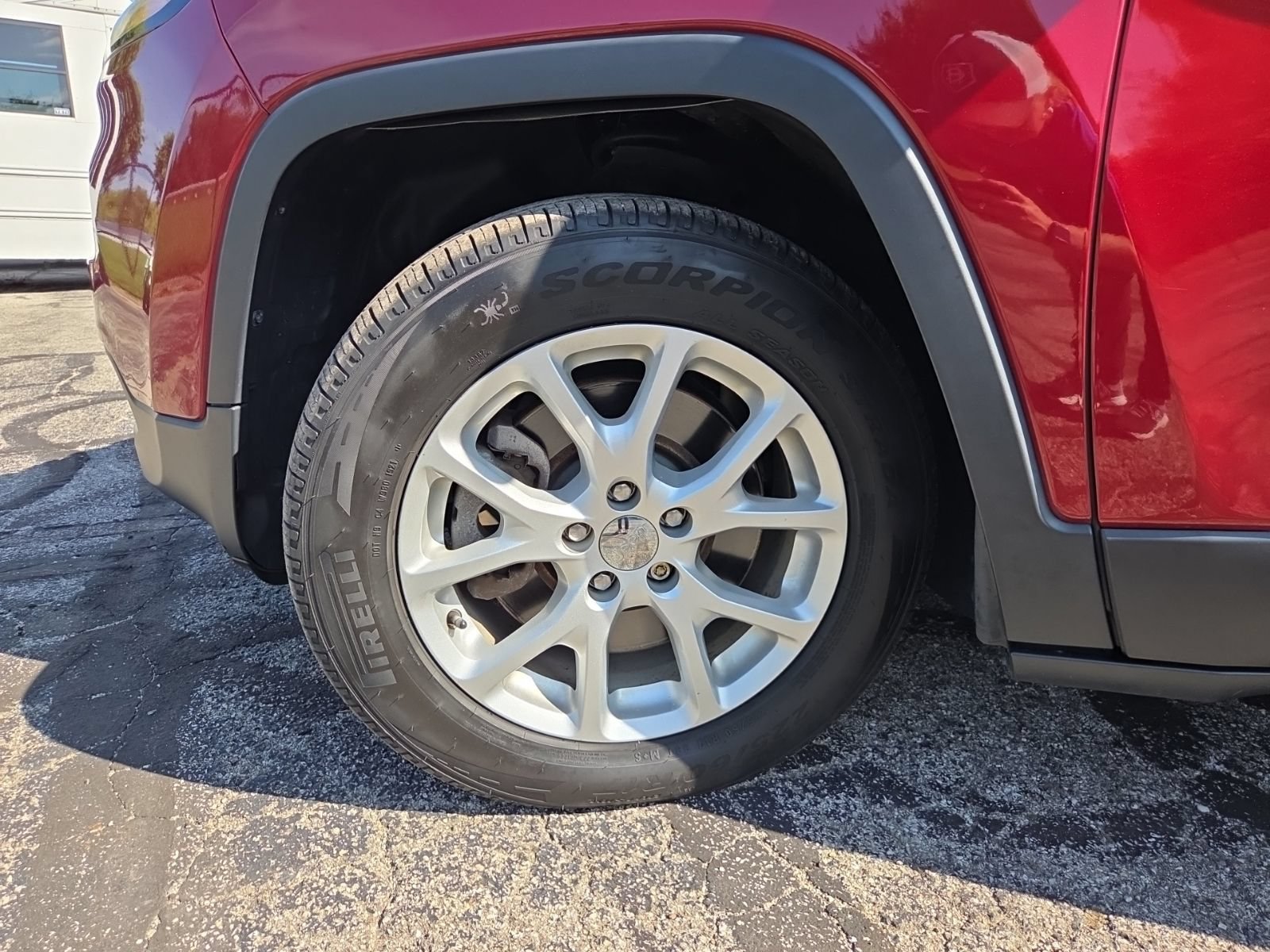Used 2016 Jeep Cherokee Latitude FWD image 9