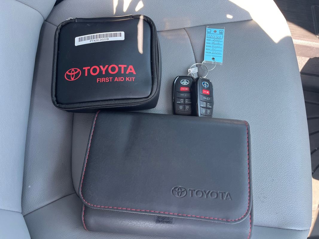Used 2025 Toyota Sienna XLE AWD/4WD image 28