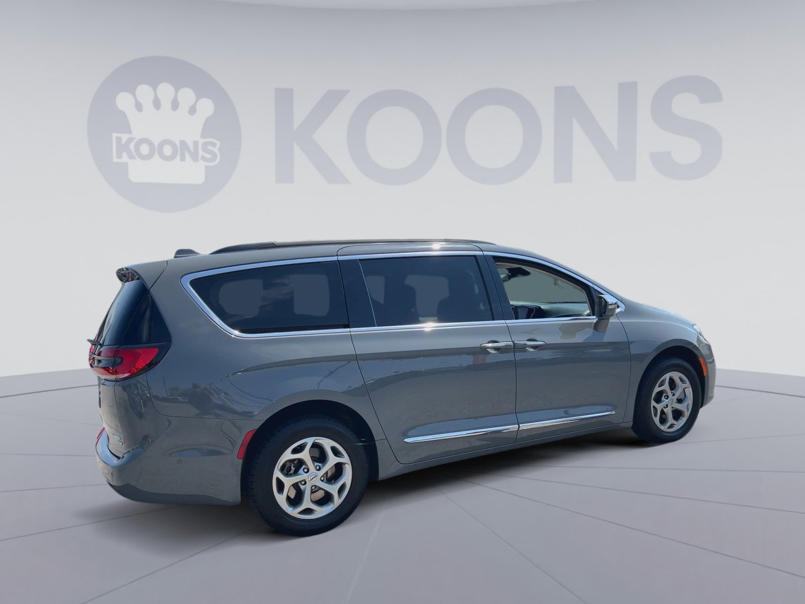 Used 2022 Chrysler Pacifica Limited AWD/4WD image 12