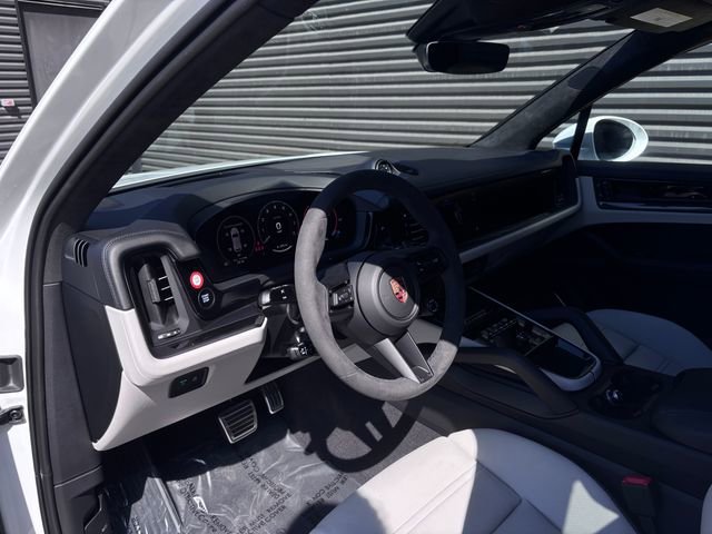 New 2026 Porsche Cayenne GTS image 4