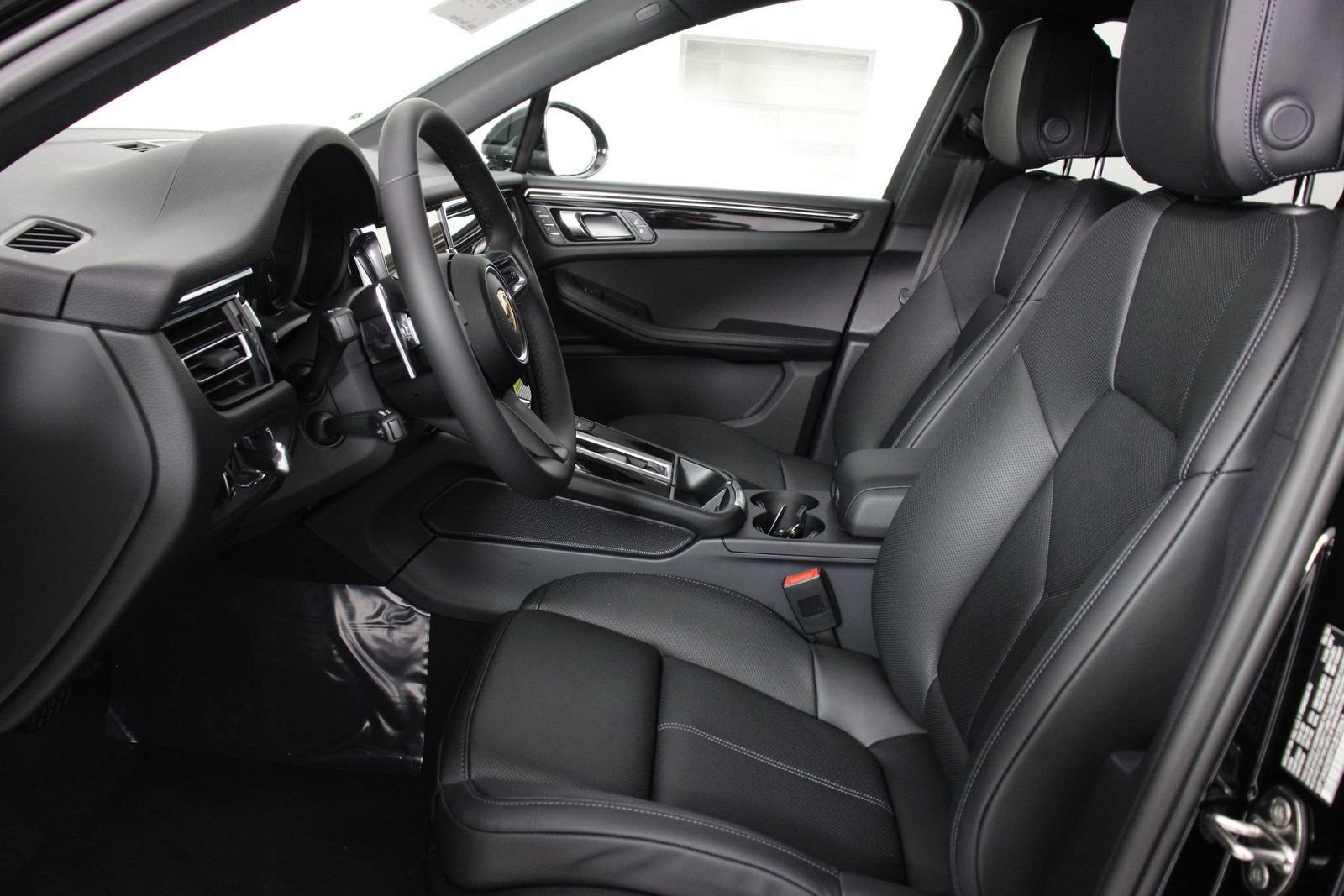 New 2026 Porsche Macan AWD/4WD image 5
