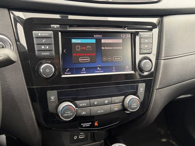 Used 2018 Nissan Rogue SV image 21