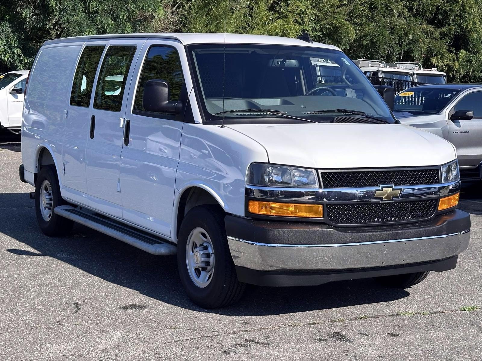 Used 2025 Chevrolet Express 2500 RWD image 5