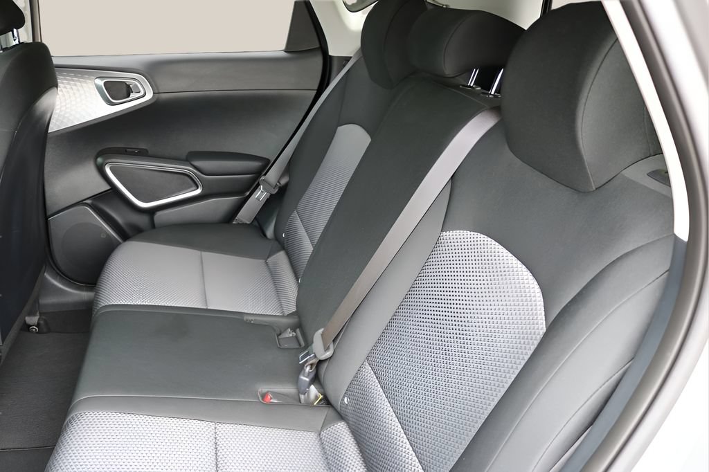 Used 2025 Kia Soul LX w/ LX Technology Package FWD image 16
