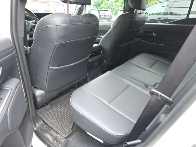 Used 2026 Lexus GX 550 w/ Accessory Package (2T) AWD/4WD image 18