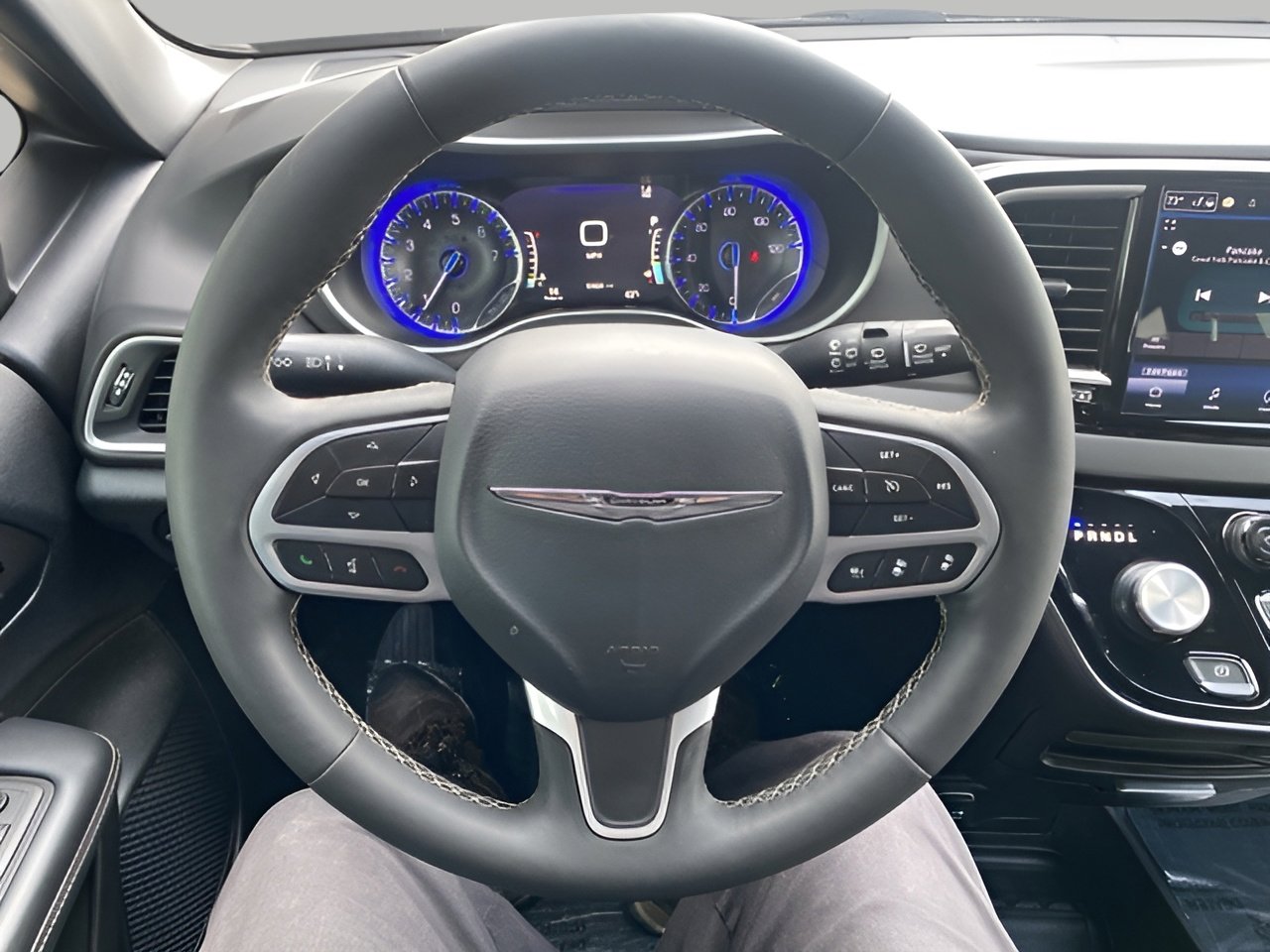 Used 2025 Chrysler Pacifica Select image 39