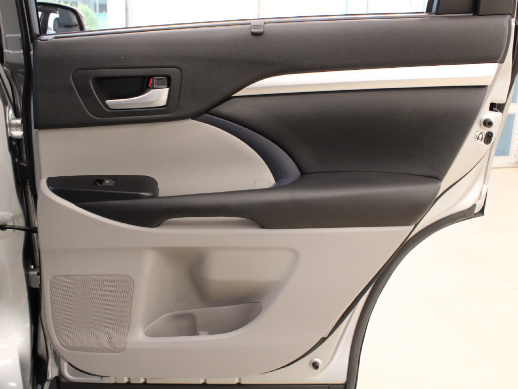 Used 2017 Toyota Highlander XLE FWD image 34