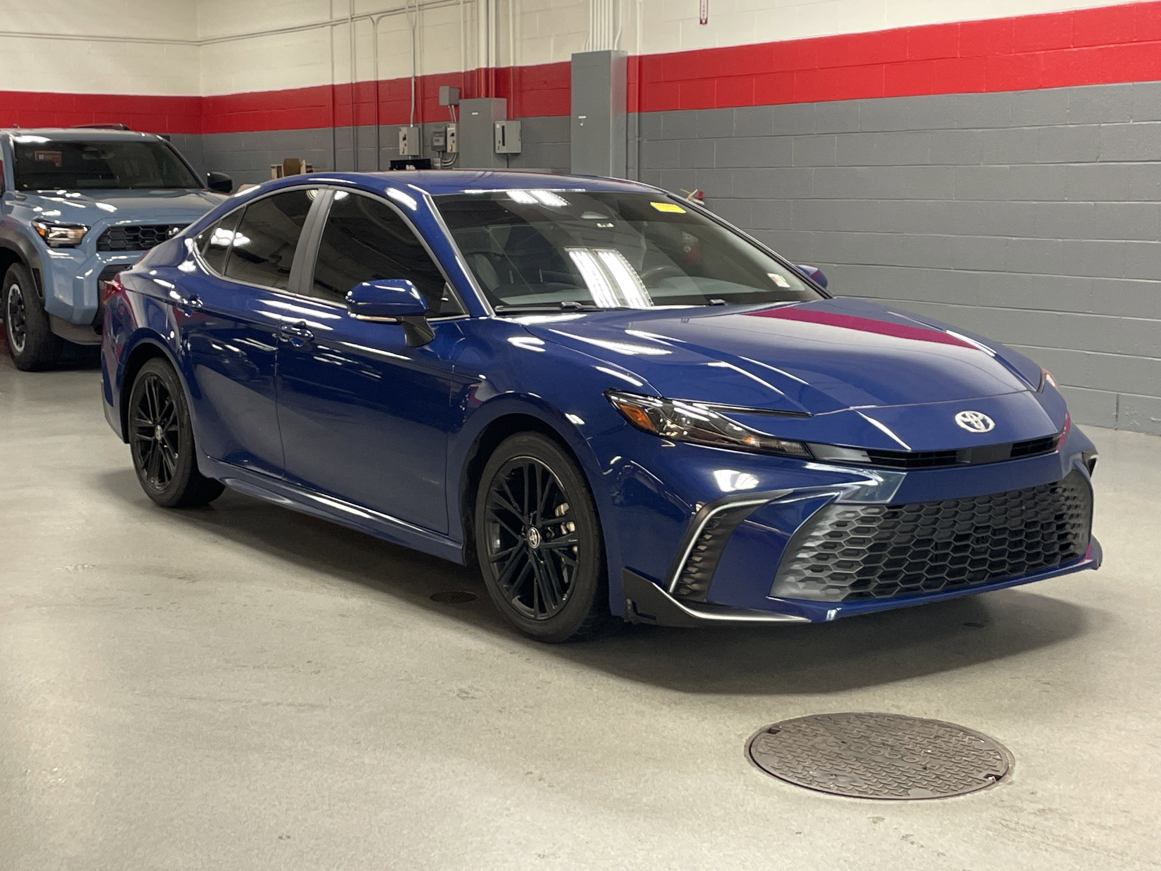 Used 2025 Toyota Camry SE w/ Multimedia Upgrade Package FWD image 2