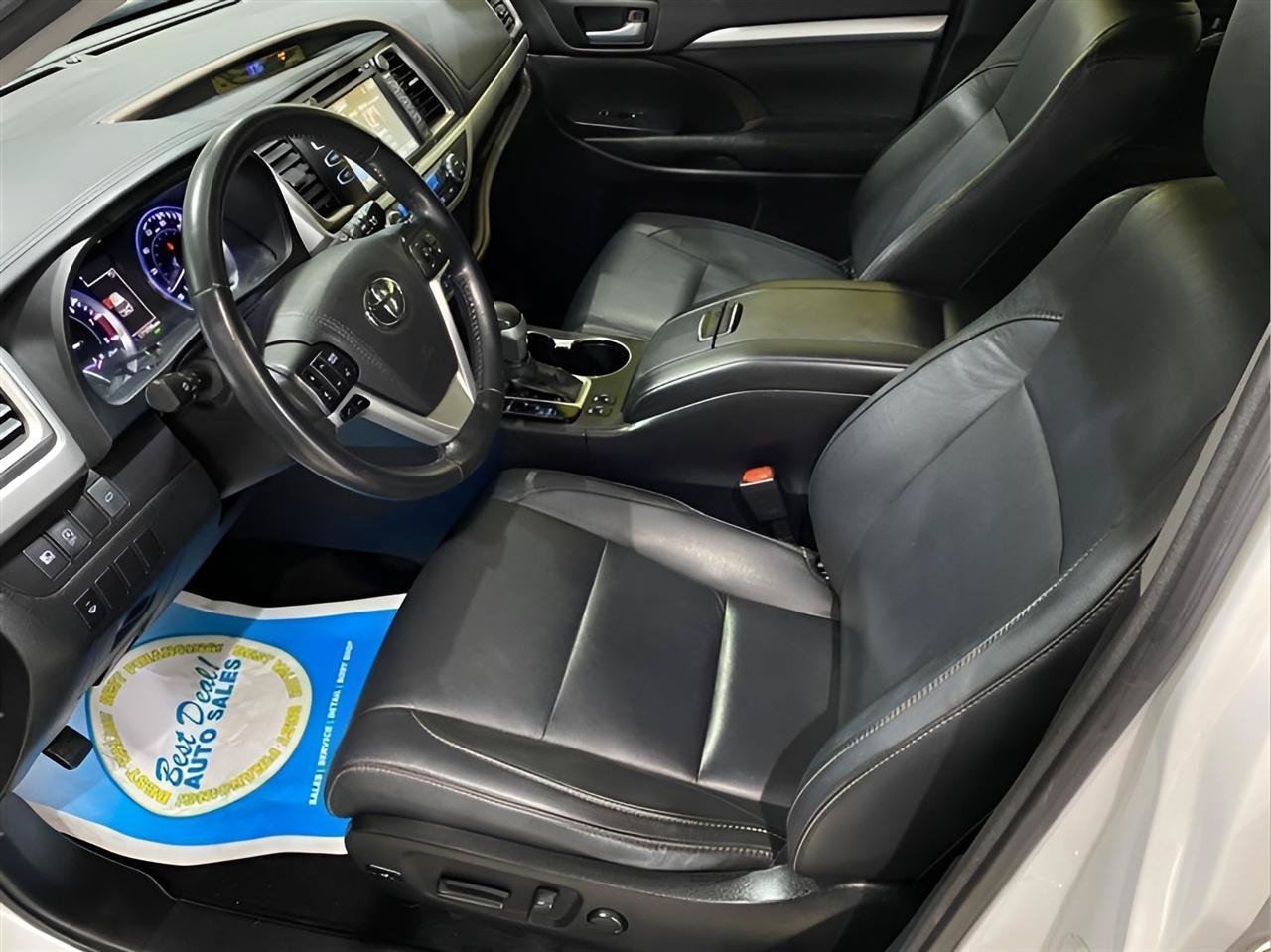 Used 2018 Toyota Highlander XLE AWD/4WD image 9