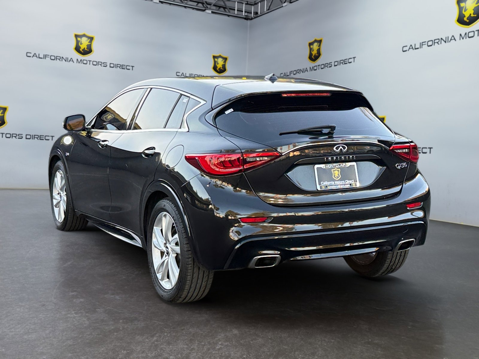 Used 2019 INFINITI QX30 image 3