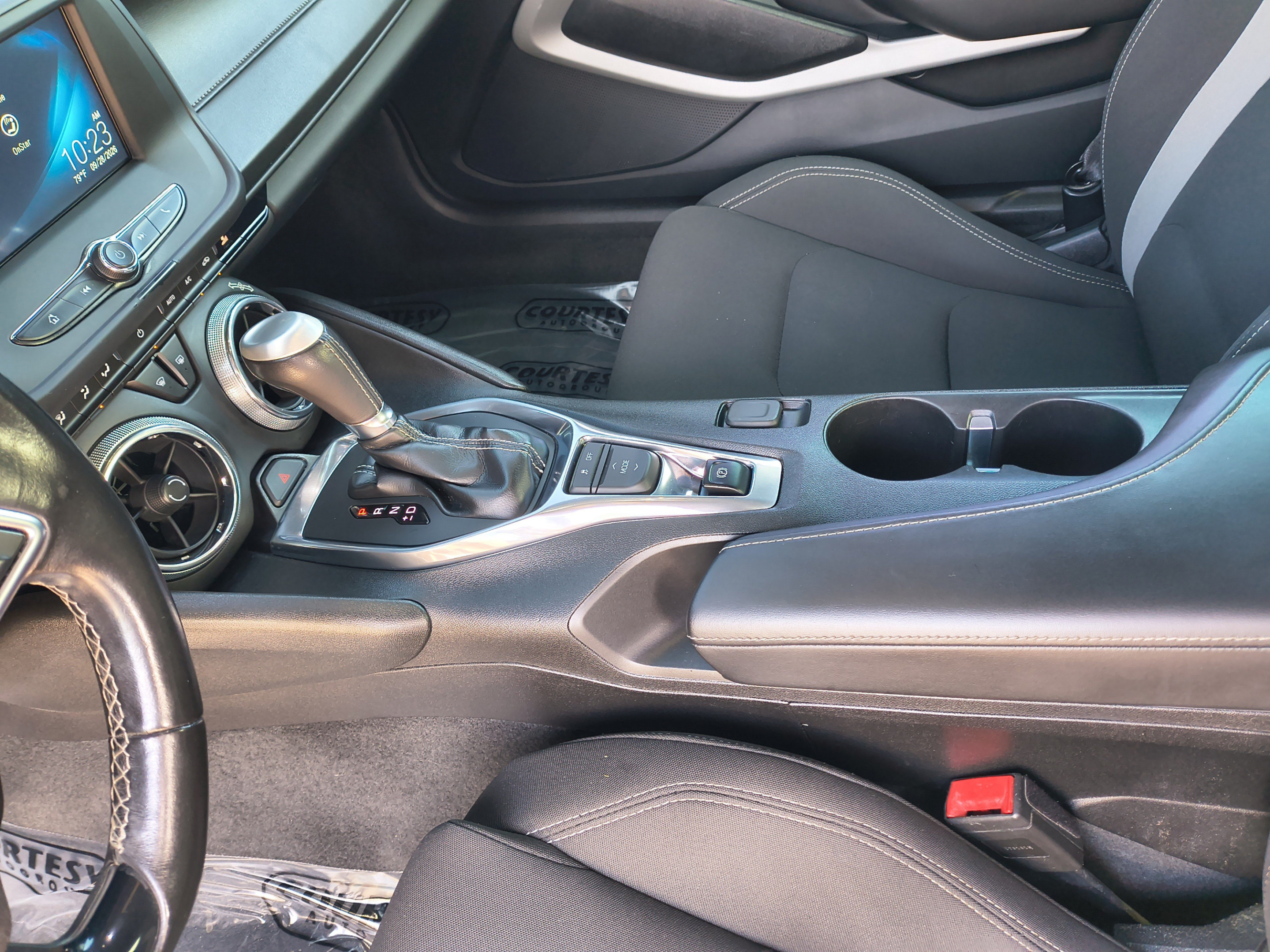 Used 2018 Chevrolet Camaro LT RWD image 15