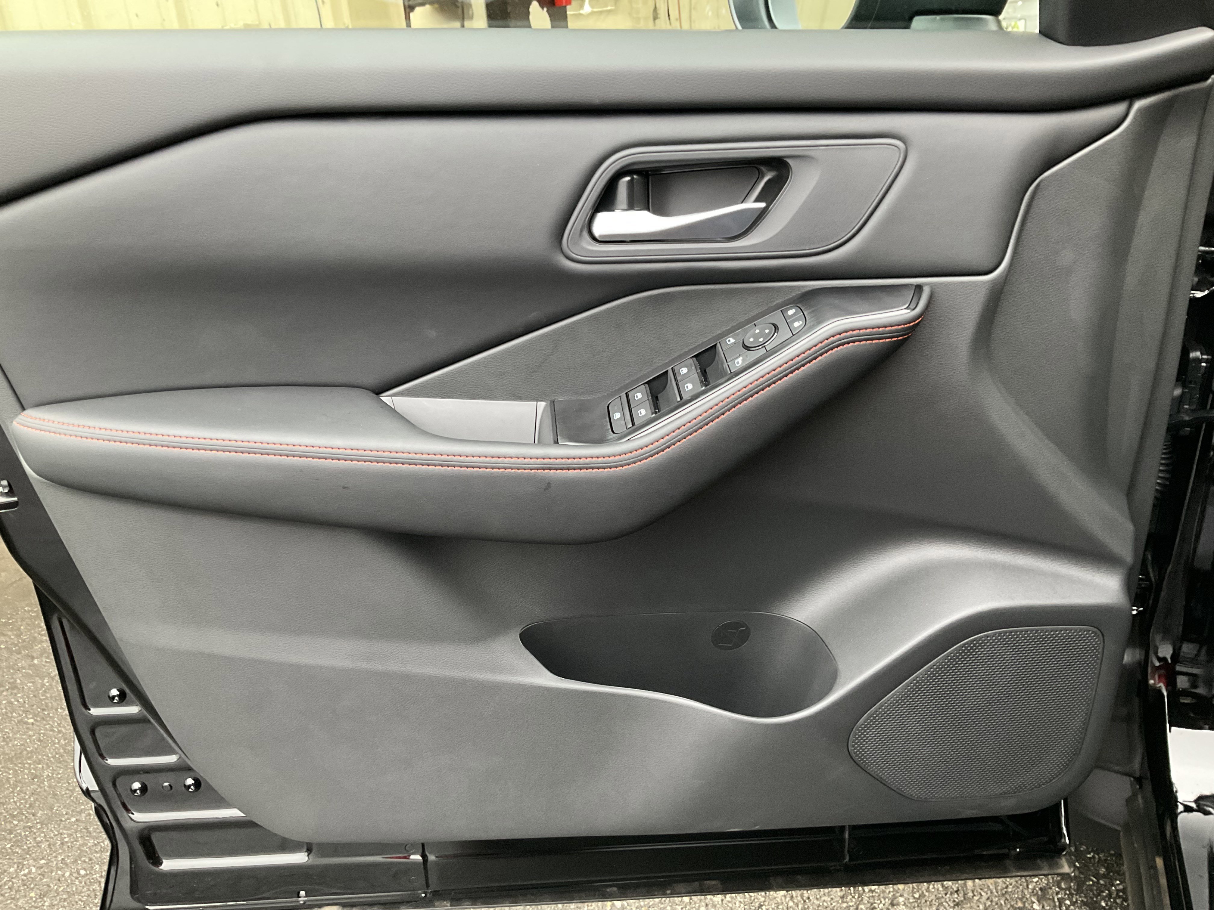 Used 2026 Nissan Rogue SV image 28