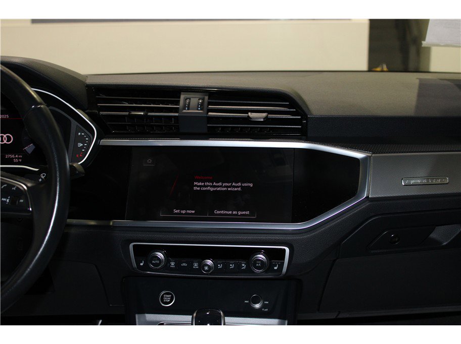 Used 2024 Audi Q3 2.0T Premium image 16