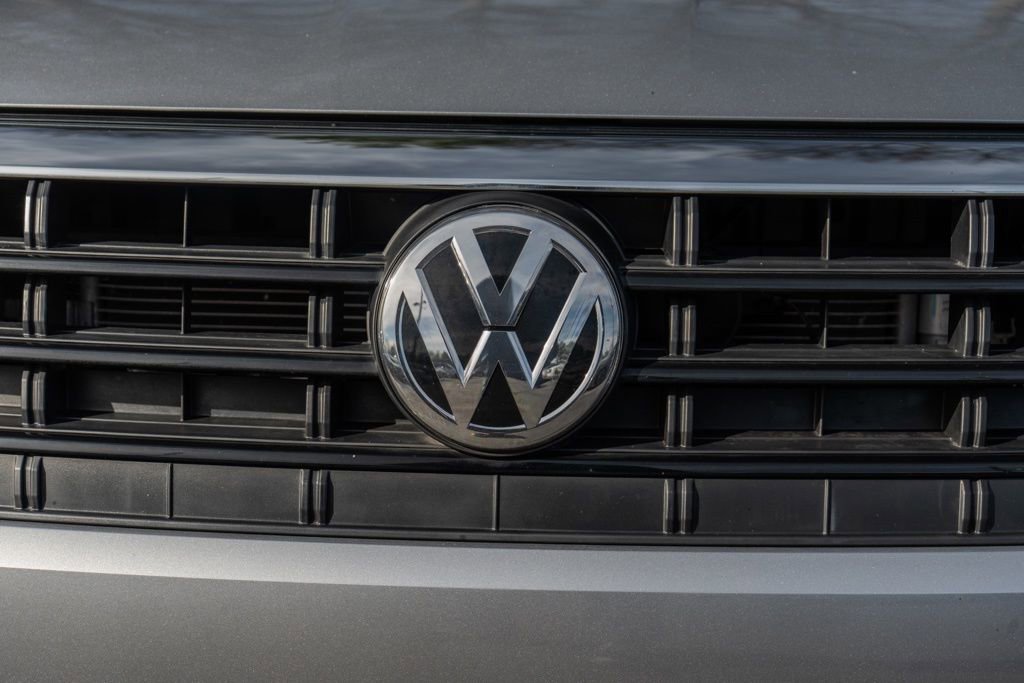 Used 2021 Volkswagen Jetta R-Line w/ R-Line Cold Weather Package image 6