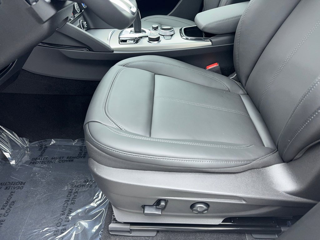 New 2025 Alfa Romeo Stelvio Sprint w/ Convenience Package image 32