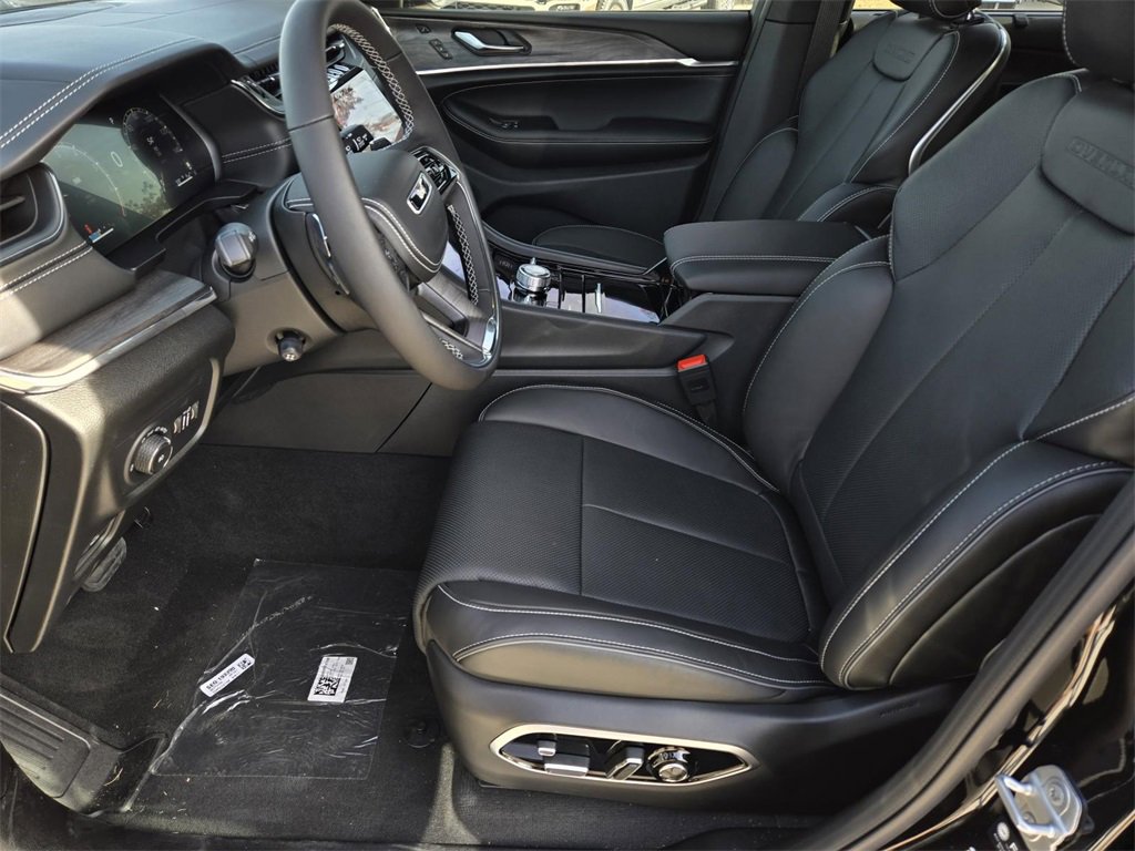 New 2025 Jeep Grand Cherokee Overland w/ Luxury Tech Group IV image 17