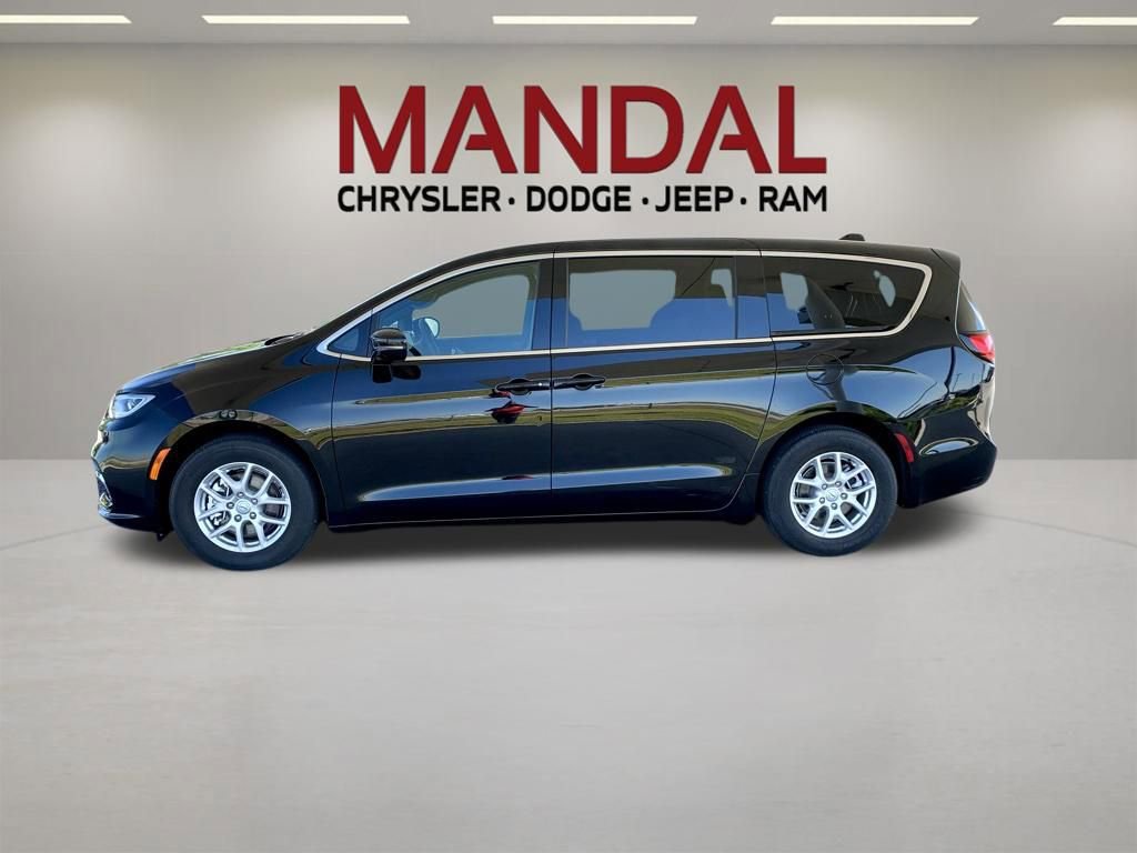 Used 2025 Chrysler Pacifica Select FWD image 9